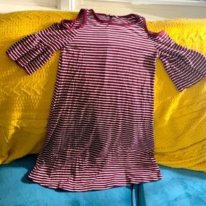 Young girls size7. Purchased on Stitch Fix. Barely worn, cut outs on shoulders